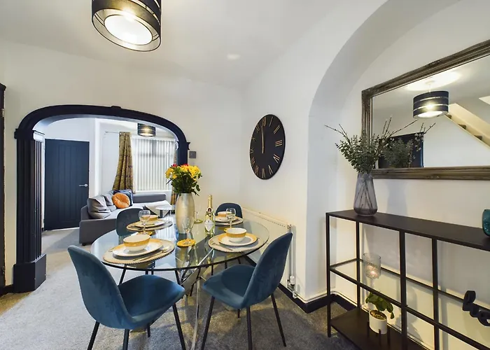 Charming Apartments - Cosy Retreat - Short Drive To City Centre - Free Parking